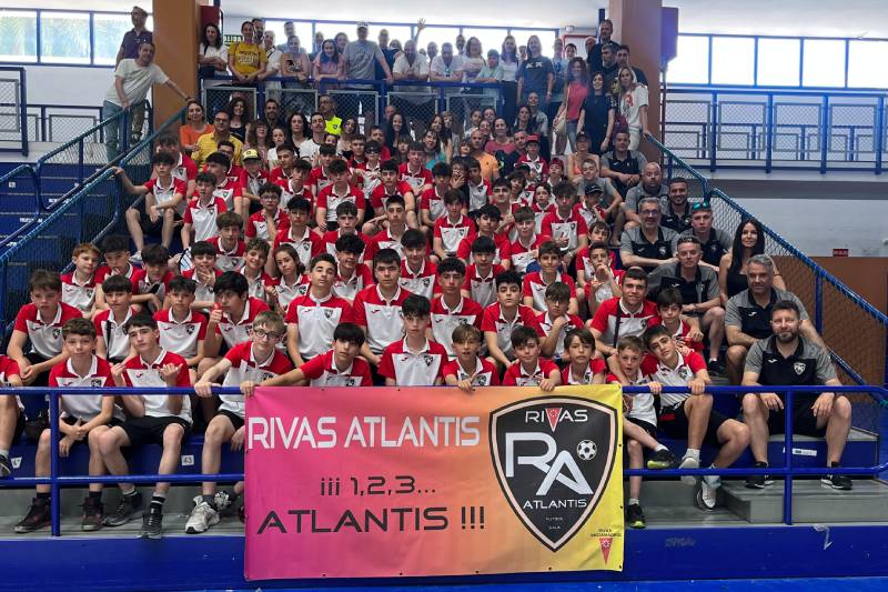 70 jugadores de la cantera del Rivas Atlantis disfrutan del fútbol sala en Málaga