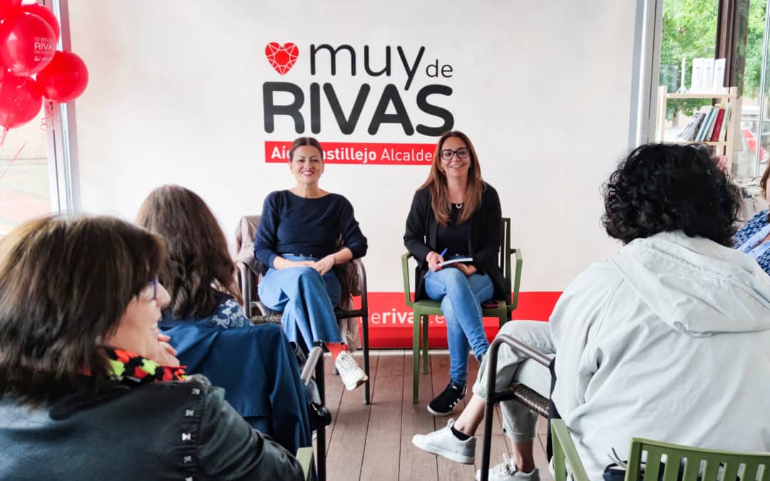 La alcaldesa de Rivas, Aída Castillejo, y la eurodiputada Sira Rego participan en un debate sobre feminismo y mujeres en el gobierno: «Nosotras tenemos que esforzarnos muchísimo más»