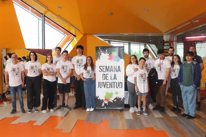 Foto de familia en la presentación de la Semana de la Juventud de Rivas 2023.