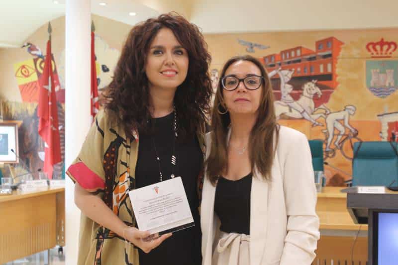Mónica Carazo y Aída Castillejo, en el acto de homenaje a la corporación saliente
