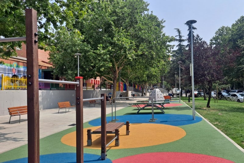 Nuevo parque infantil frente al colegio El Olivar