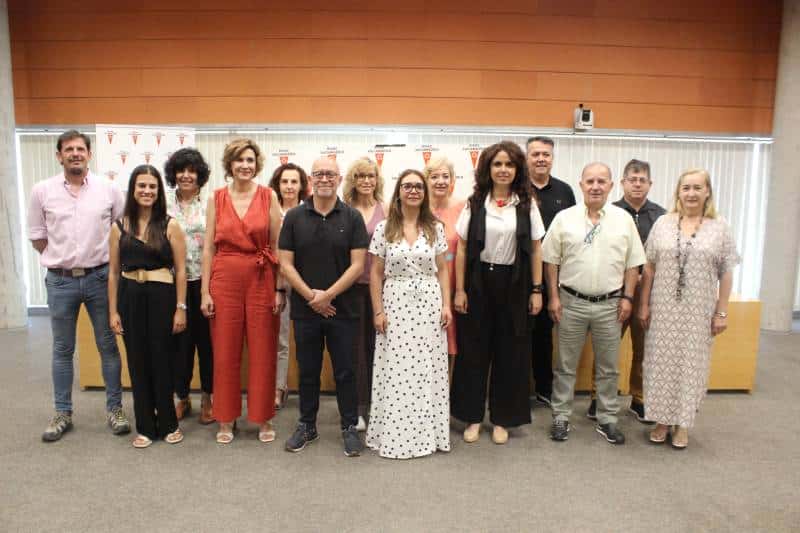 Los catorce concejales y concejalas que conforman el nuevo equipo de Gobierno de Rivas