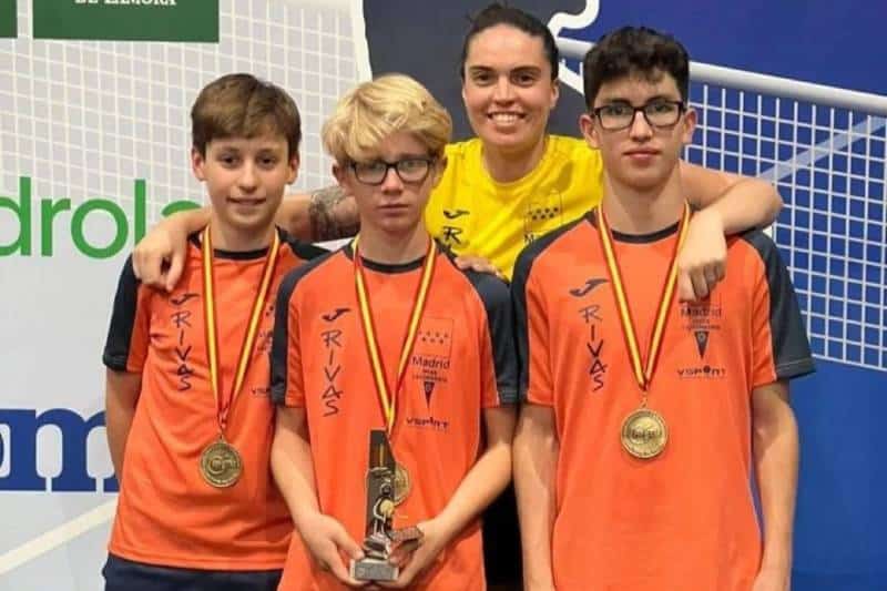 Medalla de bronce del infantil masculino del Club Deportivo Tenis de Mesa Rivas en el campeonato de España