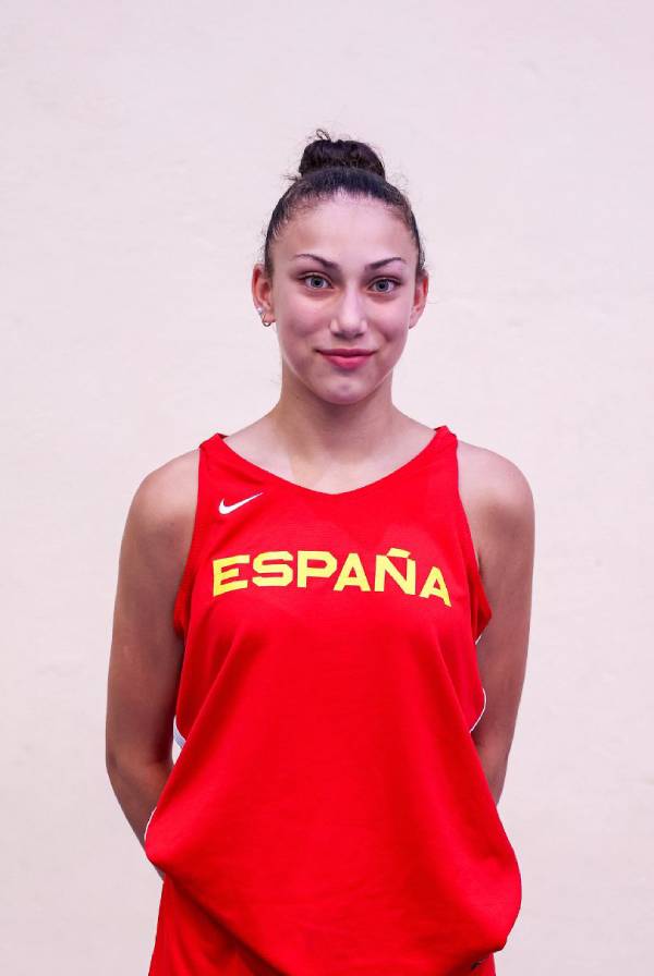 Paulina Téllez ya luce los colores de la selección española de baloncesto.