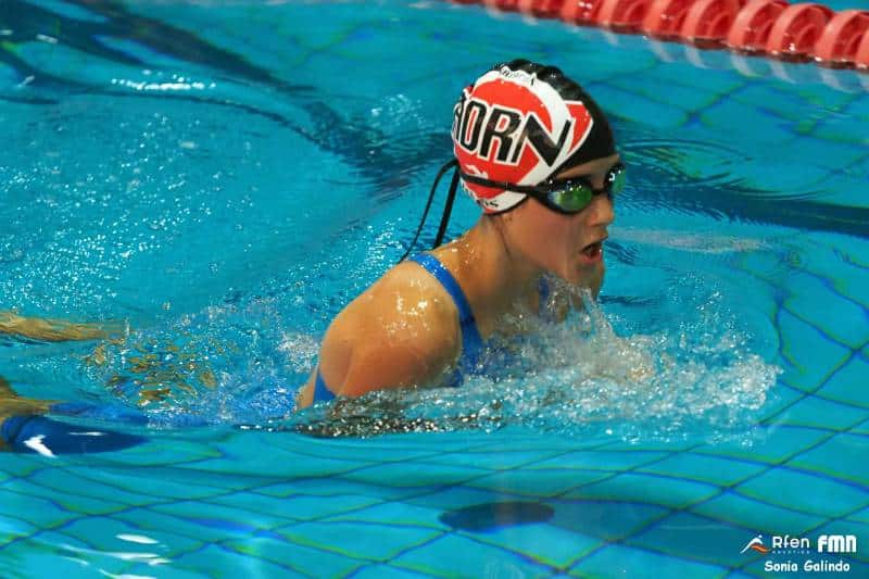 Una nadadora de la A.D. Rivas Natación, en el campeonato de España alevín