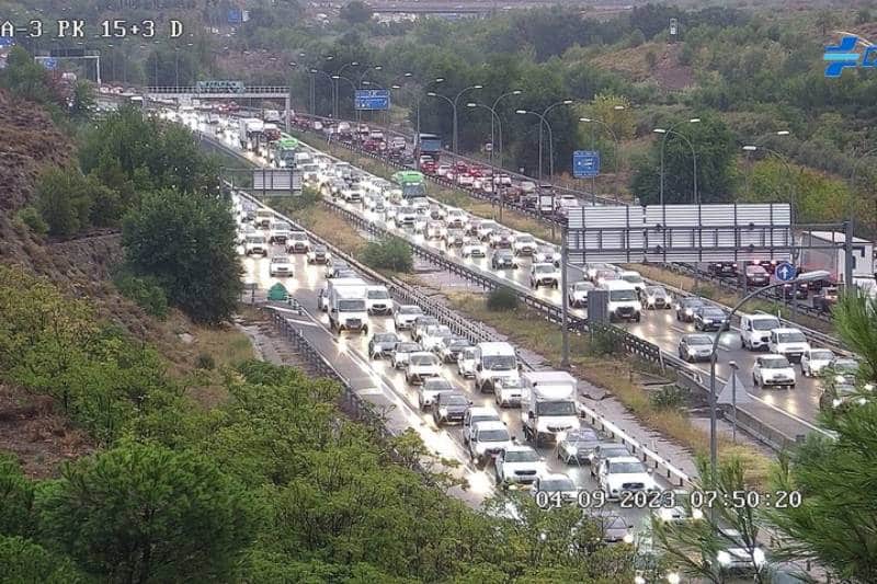 Atasco en la A-3 a la altura de Rivas en la mañana de este lunes 4 de septiembre