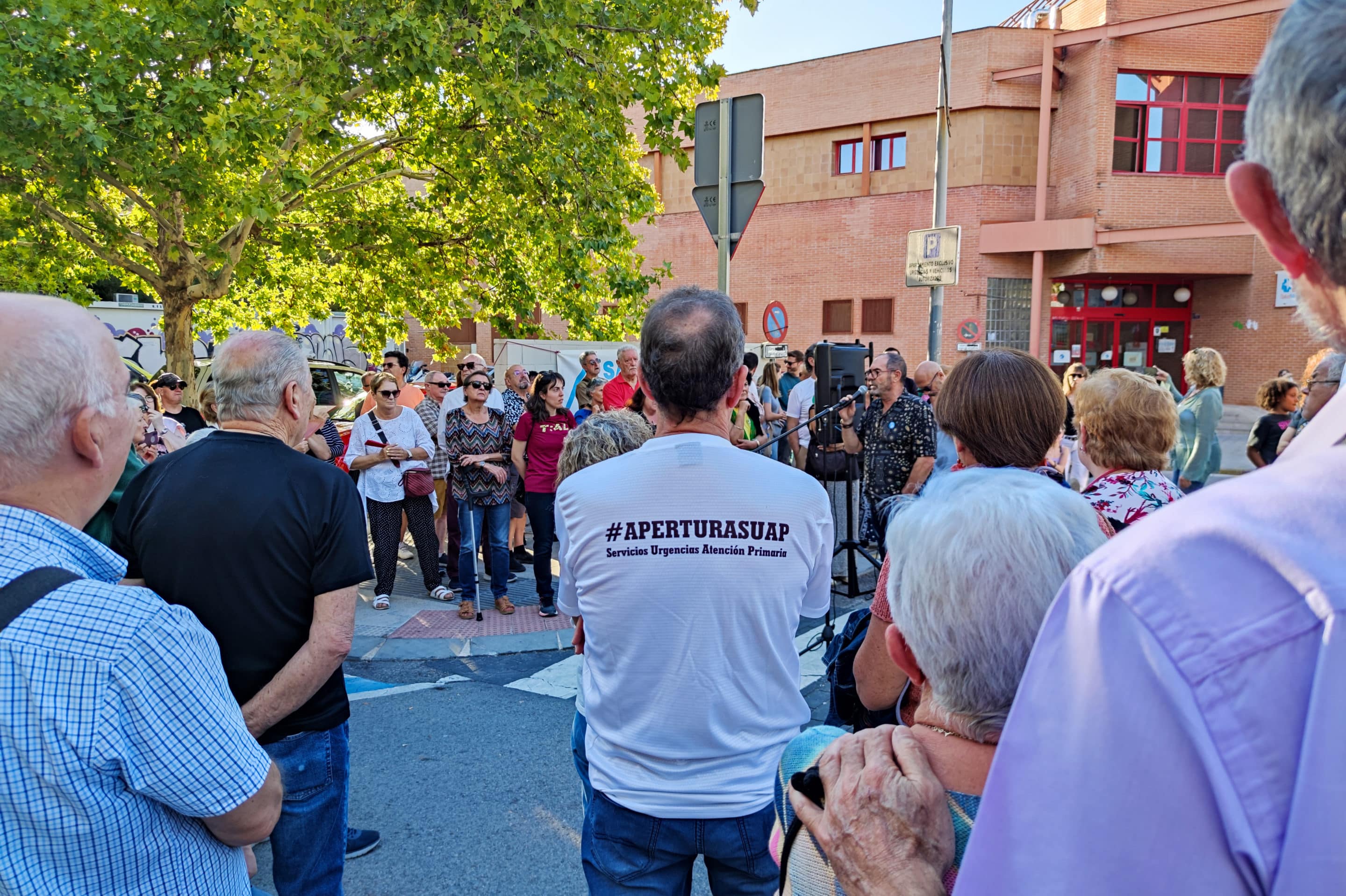 La Plataforma Rivas con la Sanidad Pública se manifiesta frente al centro de salud de La Paz