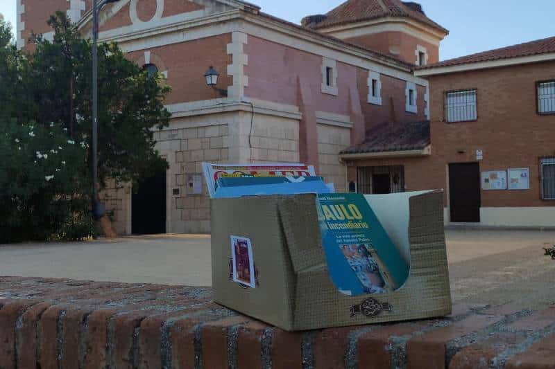 El Banco del Tiempo de Rivas «libera» más de 1.000 libros en espacios públicos de la ciudad