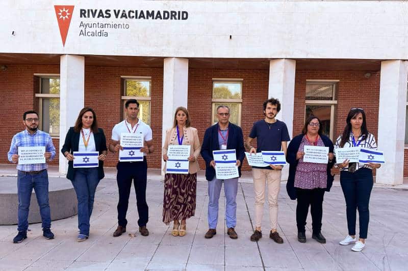 Partido Popular de Rivas y Vox se concentran en recuerdo a las víctimas de los atentados en Israel
