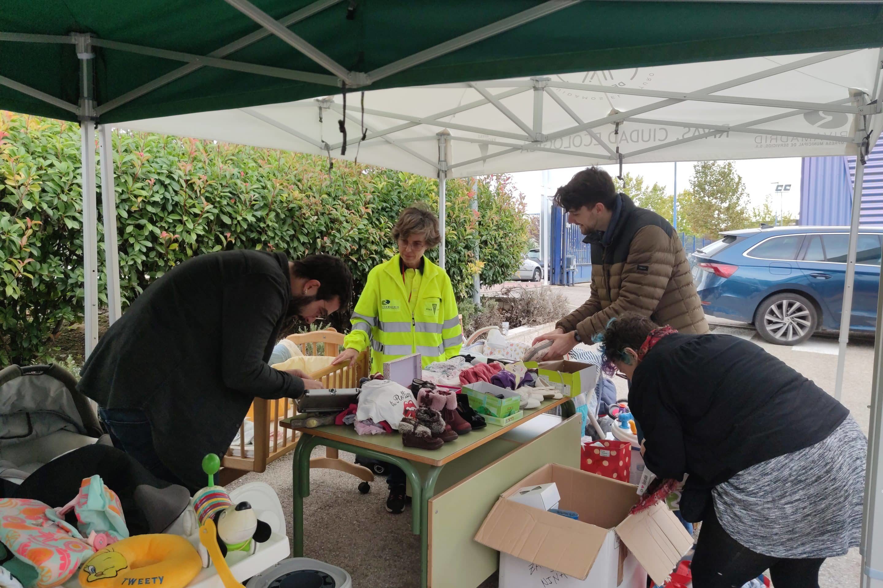 Mercadillo de reutilización de material para bebé