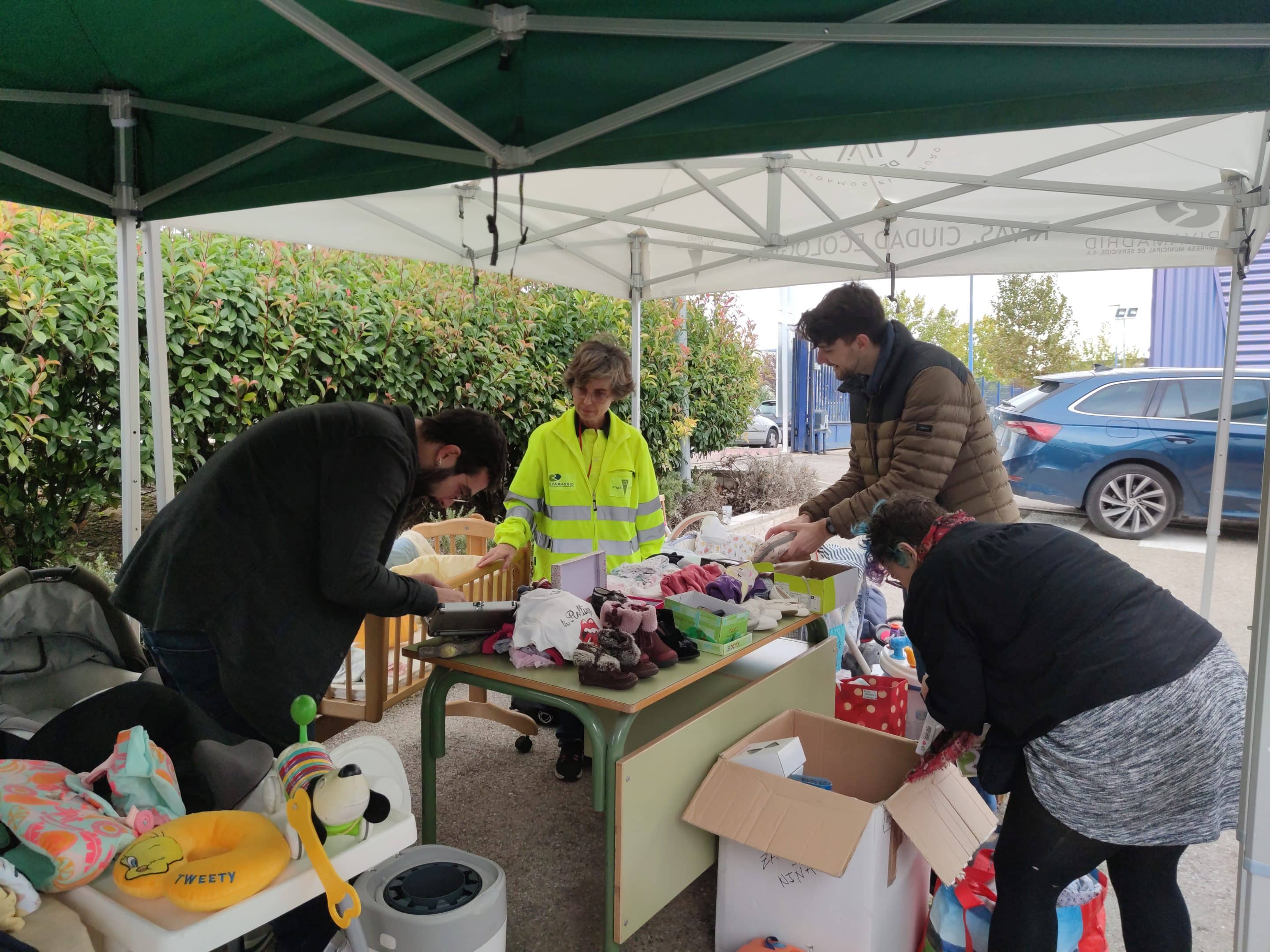 Mercadillo de reutilización de material para bebé