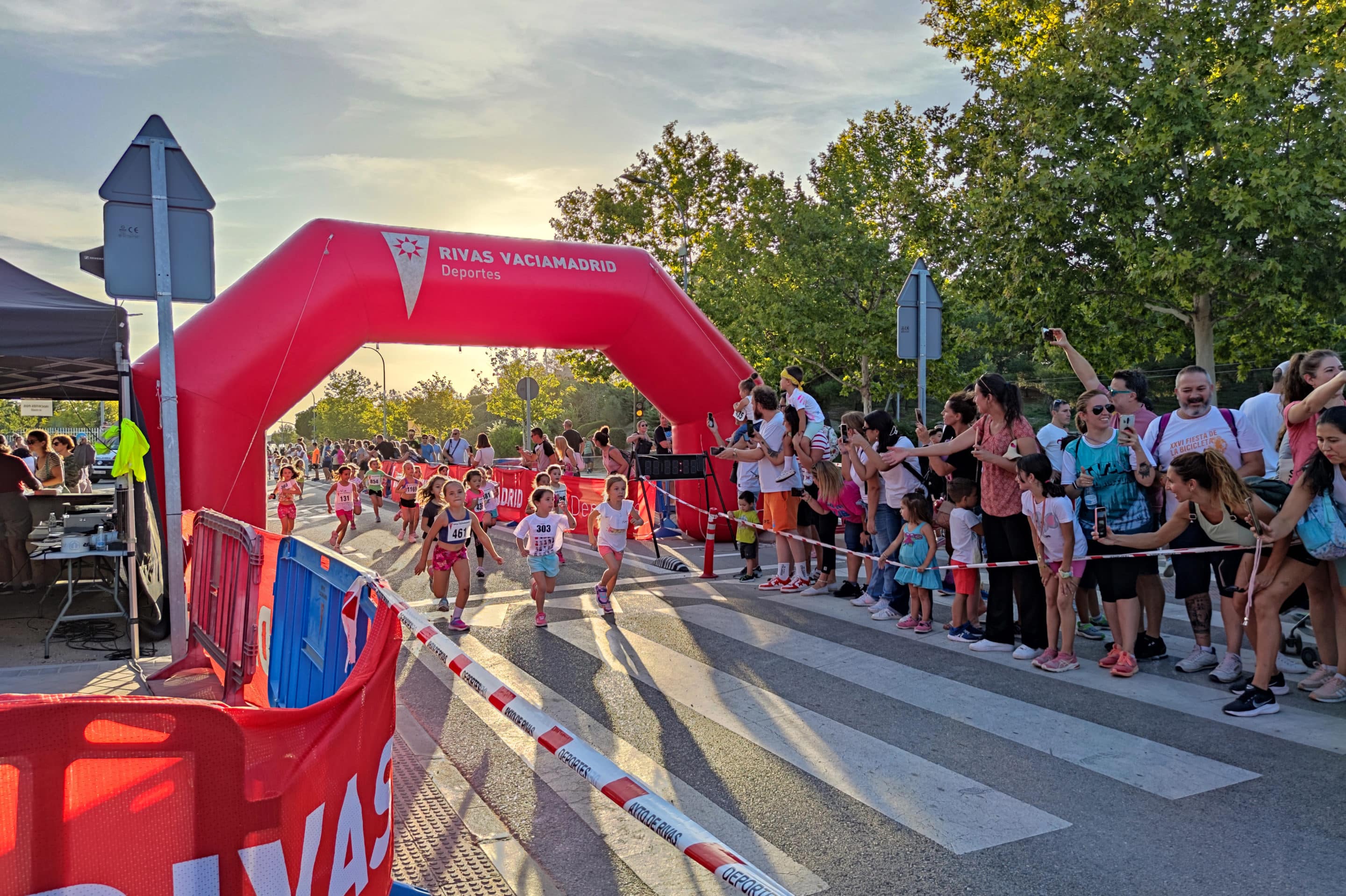 Cientos de atletas participaron en las 21 carreras organizadas por el Ayuntamiento