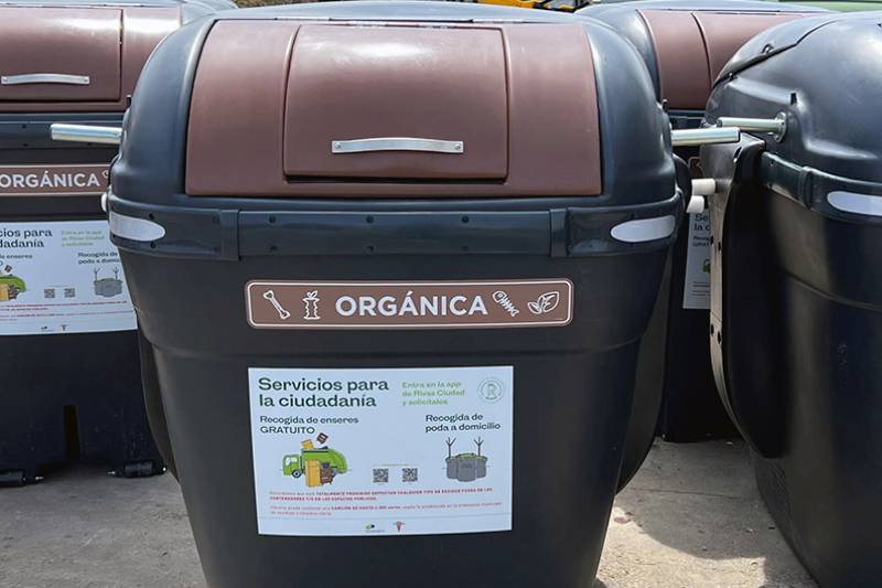 Los residuos impropios en los contenedores marrones de Rivas son un 50% menos que el límite estatal