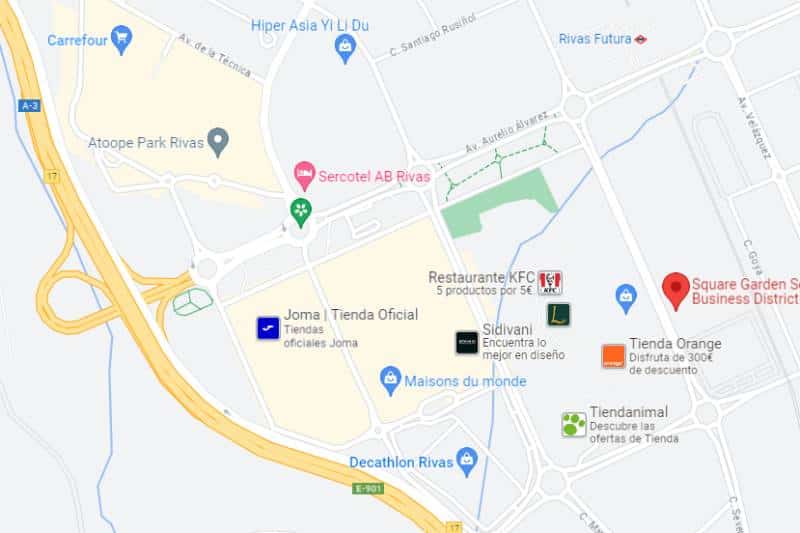 Vista de Google Maps donde se aprecia el entorno de Square Garden, con la A3, oferta comercial y estación de Metro a un paso. 