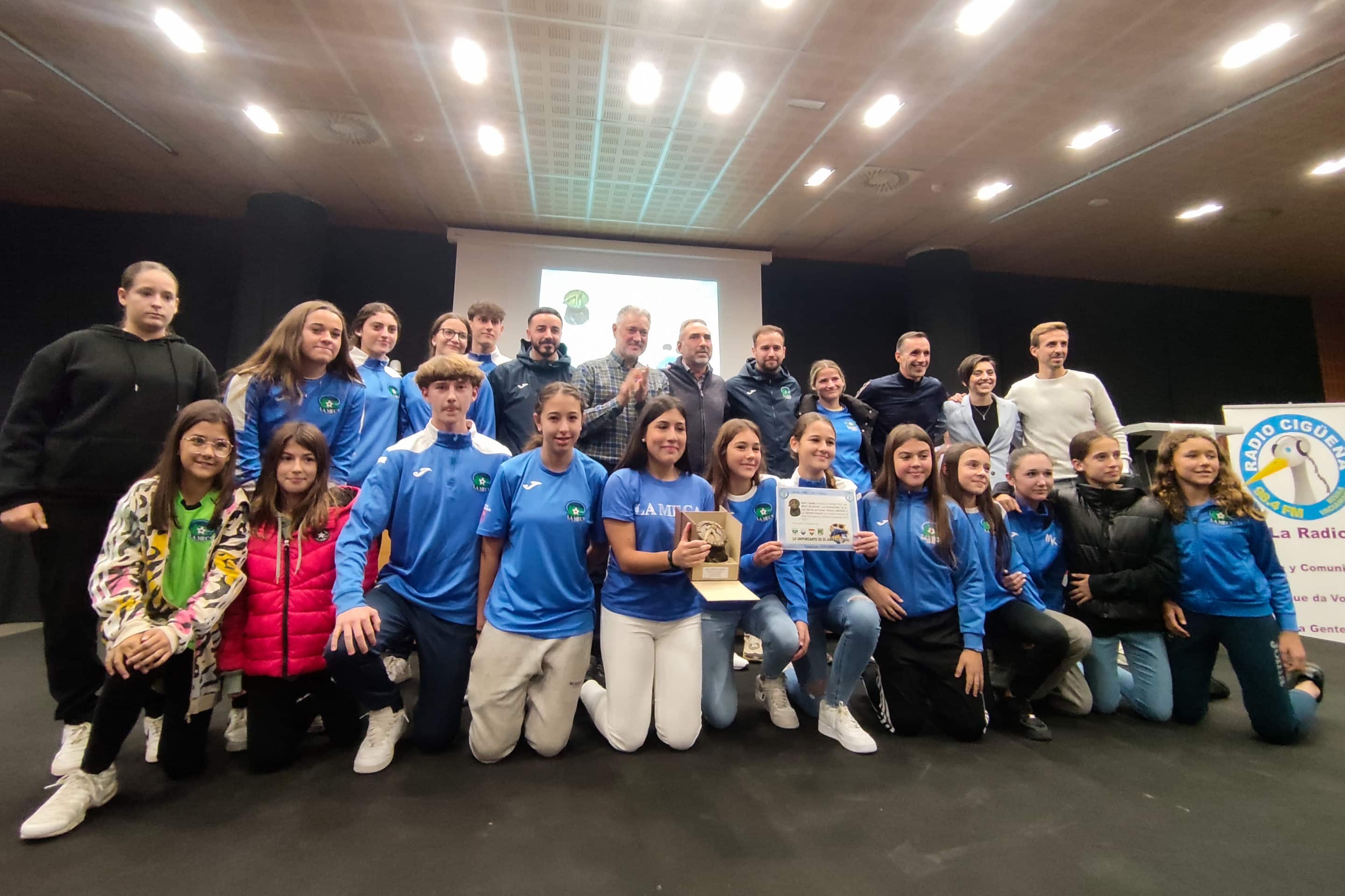 AD La Meca de Rivas recibe el XII Trofeo a la Deportividad