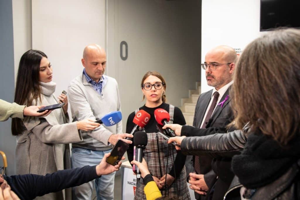 Aída Castillejo y Francisco Martín atienden a los medios de comunicación