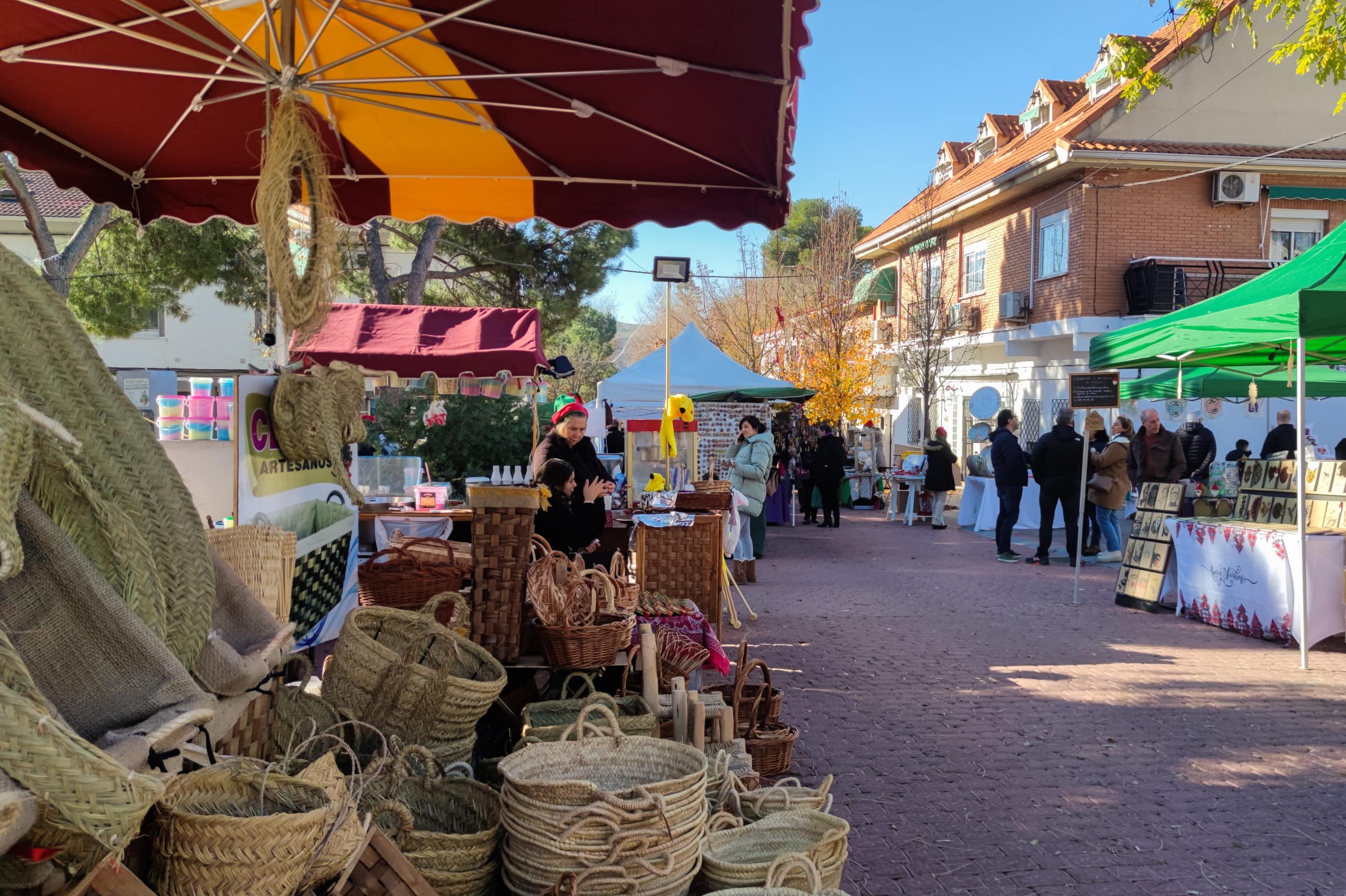 El mercadillo ha crecido hasta superar los 50 puestos