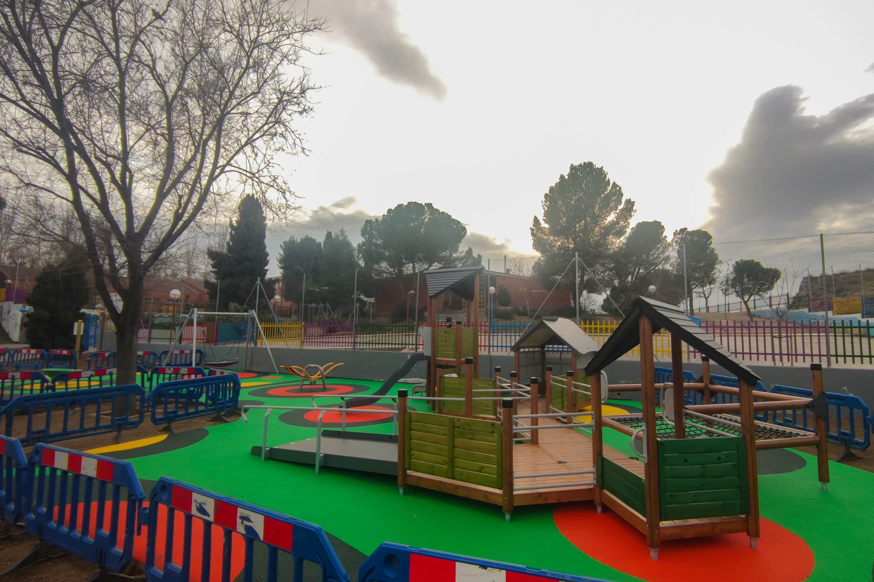 Nueva zona de juegos a las puertas del colegio El parque de Rivas