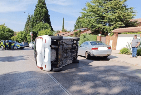 Accidente en la curva de la avenida de los Almendros