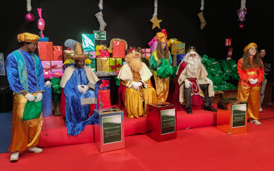 Los Reyes Magos recogen las cartas de las niñas y niños de Rivas en Covibar