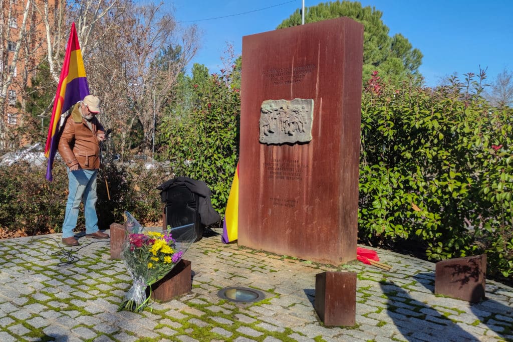 Monumento en honor a los abogados de Atocha construido en 2002