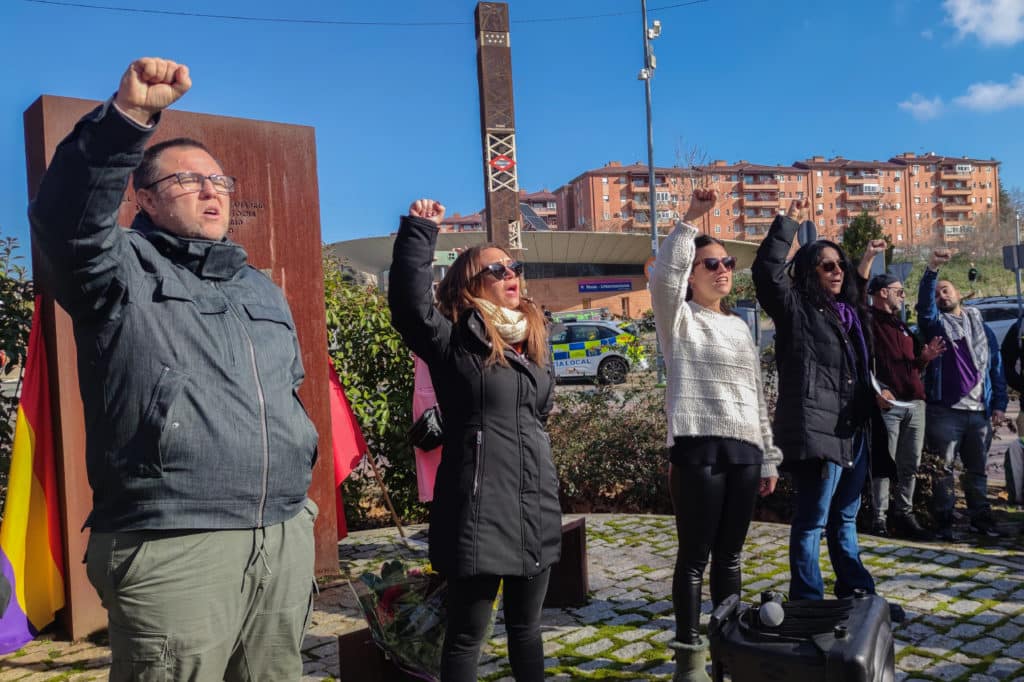 Los asistentes cantaron La Internacional al finalizar el acto