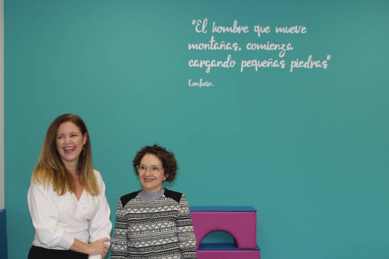 Ana Dávila, consejera de Familia de la Comunidad de Madrid, y María José Posadas, presidenta de Aspadir