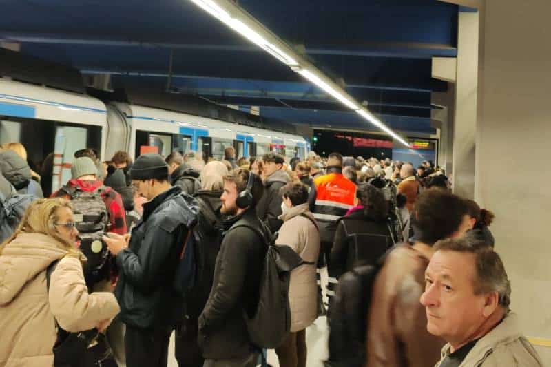 Primer día del refuerzo de la línea 9B de Metro: una incidencia genera retrasos en Rivas en hora punta
