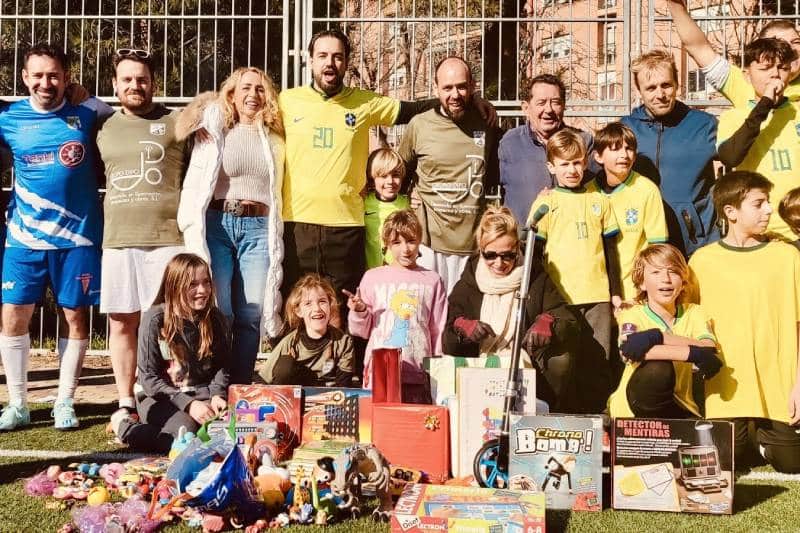 Foto de familia en el torneo solidario organizado por los veteranos de la EFRV