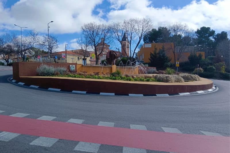 Fuente armilar del casco antiguo de Rivas Vaciamadrid, en la avenida de Francia (fuente: Diario de Rivas)