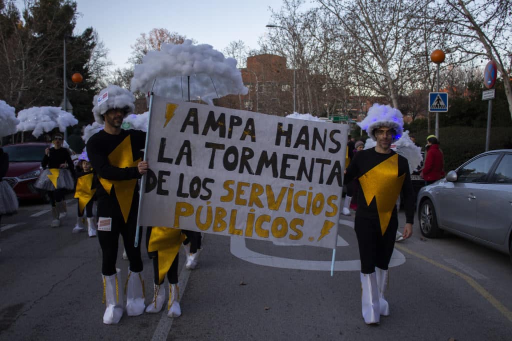 Las comparsas lucieron disfraces y reivindicaciones por las calles de Rivas