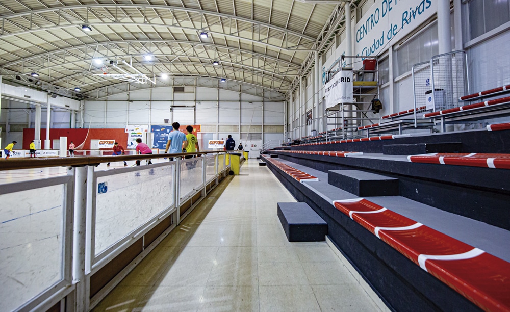 Imagen de la grada ampliada del centro de patinaje de Rivas
