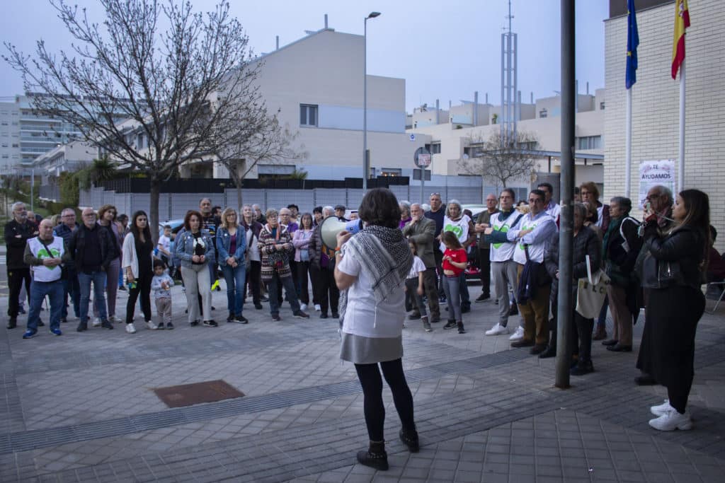Decenas de personas se concentraron en defensa de la sanidad pública