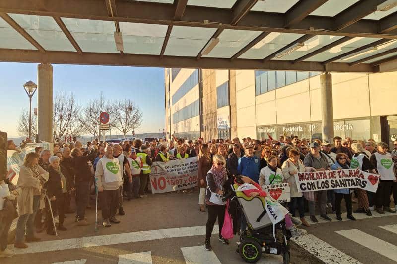Concentración en la puerta del hospital del Sureste