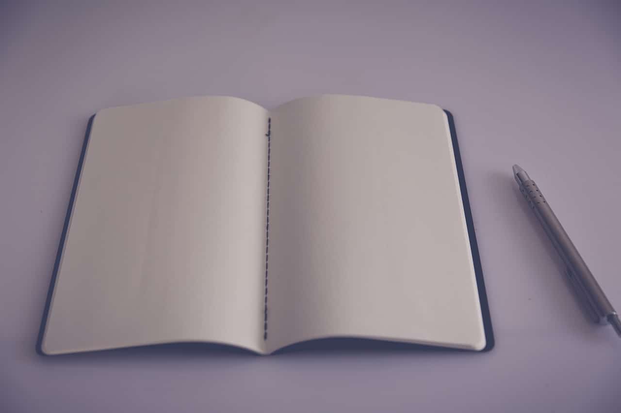 Bloc de notas y lápiz para escribir