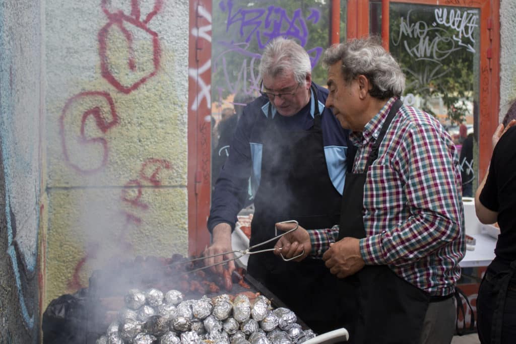 Los asistentes disfrutaron de comida y bebida gratuita