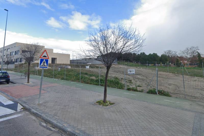 Parcela reservada al gimnasio del CEIPSO La Luna