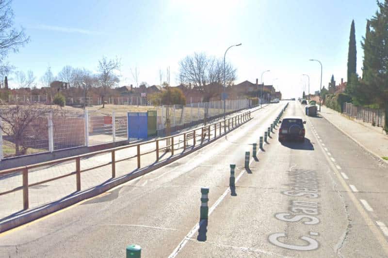 El Ayuntamiento va a crear una zona de sombra frente al acceso al CEIP Rafael Alberti