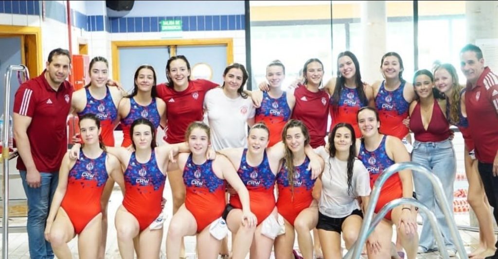 El equipo femenino del Club Waterpolo Ciudad de Rivas que ha ascendido a 1\ División