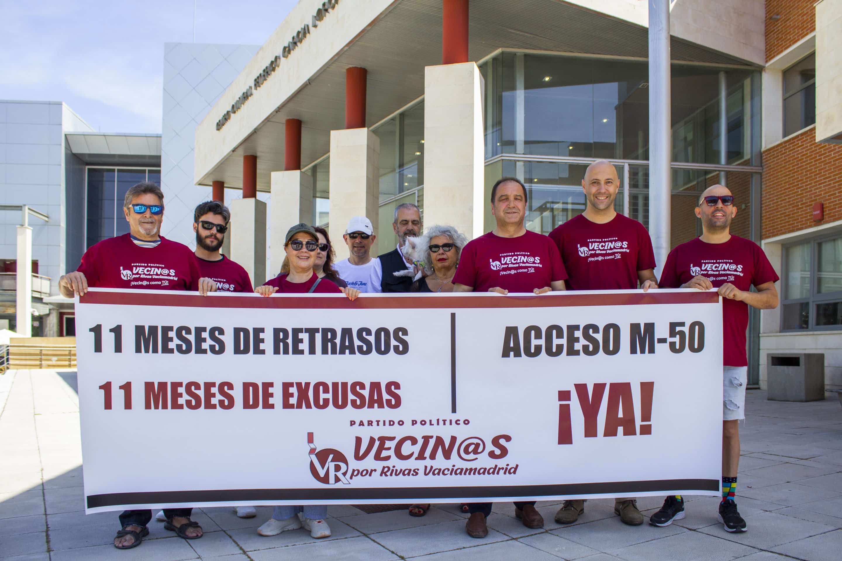Participantes en la protesta por el retraso en las obras de la m50
