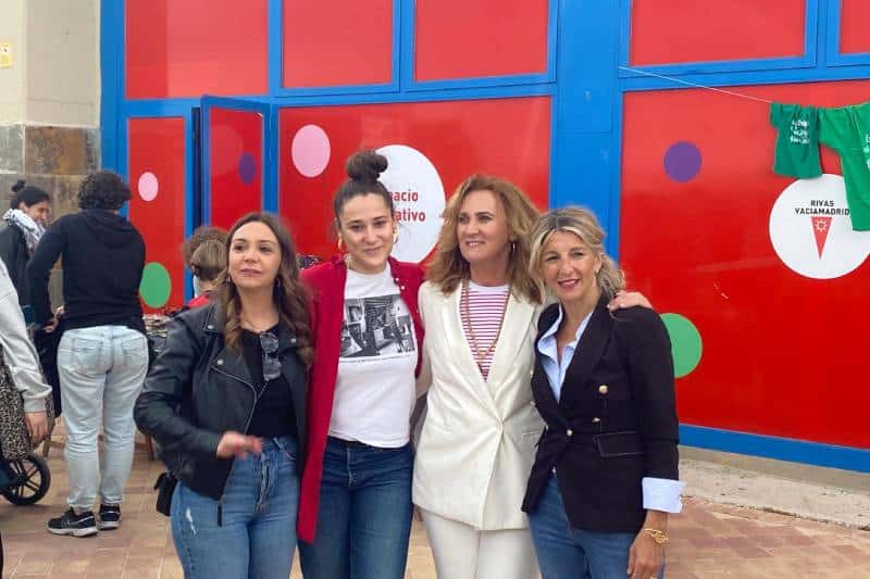 De izquierda a derecha: Aída Castillejo, Andrea Nieva, Estrella Galán y Yolanda Díaz en las Fiestas de Rivas 2024