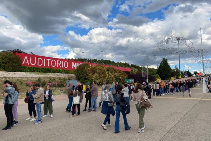 Cola para el primer concierto de las Fiestas 2024