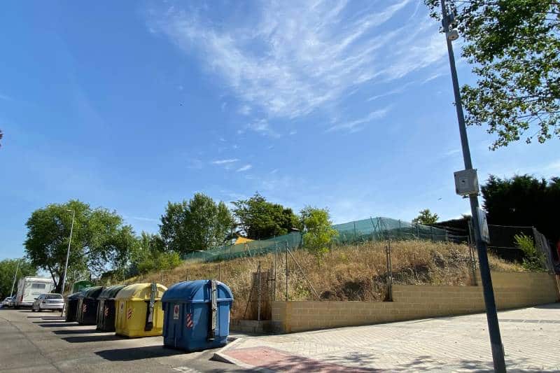 La isla de la calle Sevilla es uno los puntos vigilados con cámaras antivertidos