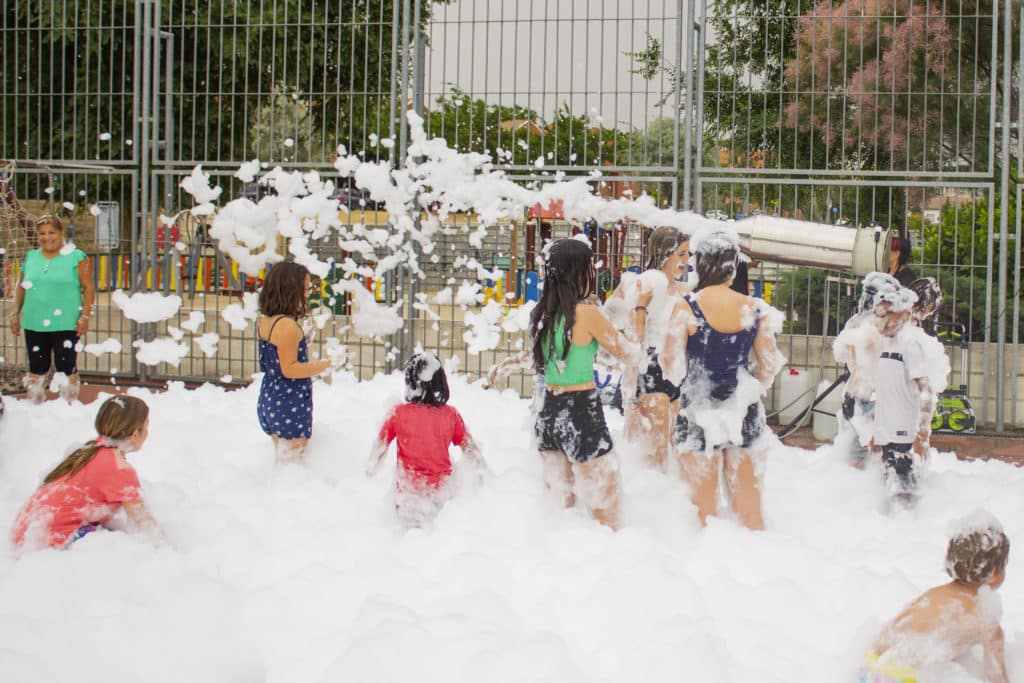 Cañón de espuma durante la XIV Fiesta de la Educación Pública (foto: Diario de Rivas)