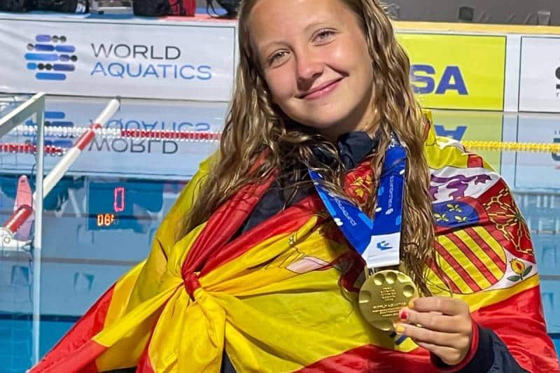 Irene van den Heuvel, con la medalla de campeona del mundo