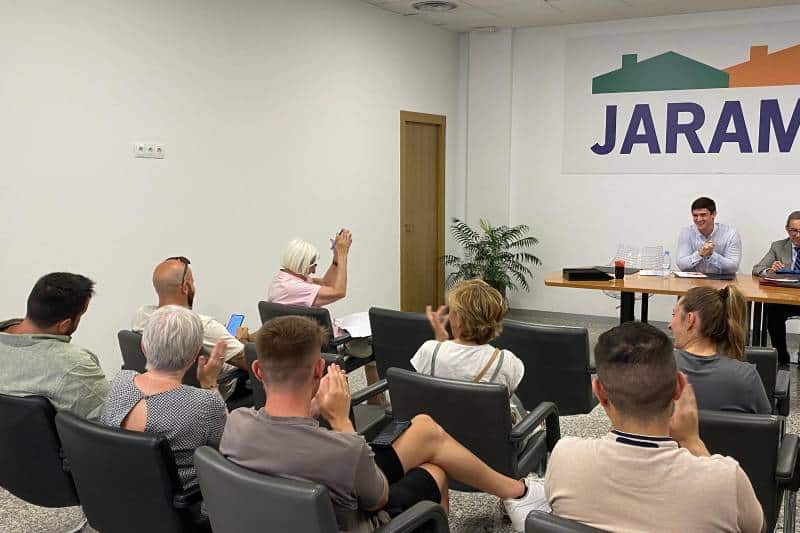 Momento en el que una persona presente en la sala ha resultado agraciada en el sorteo de Jarama