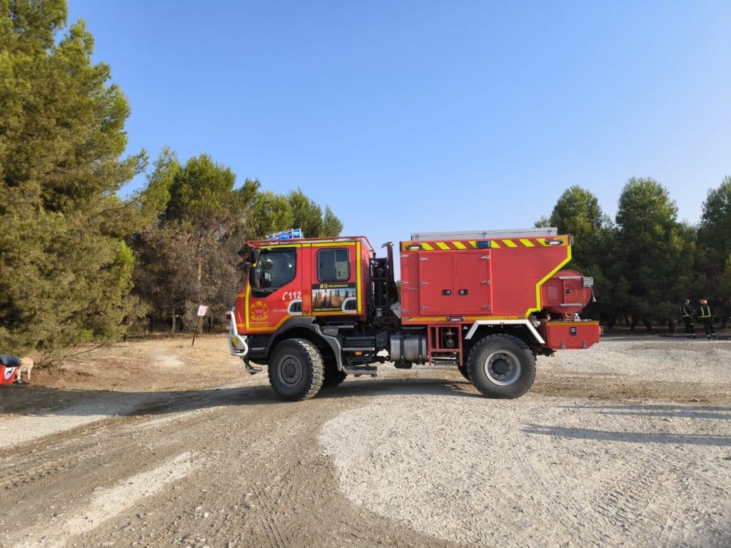 Bombero trabajando en el incendio forestal de Rivas