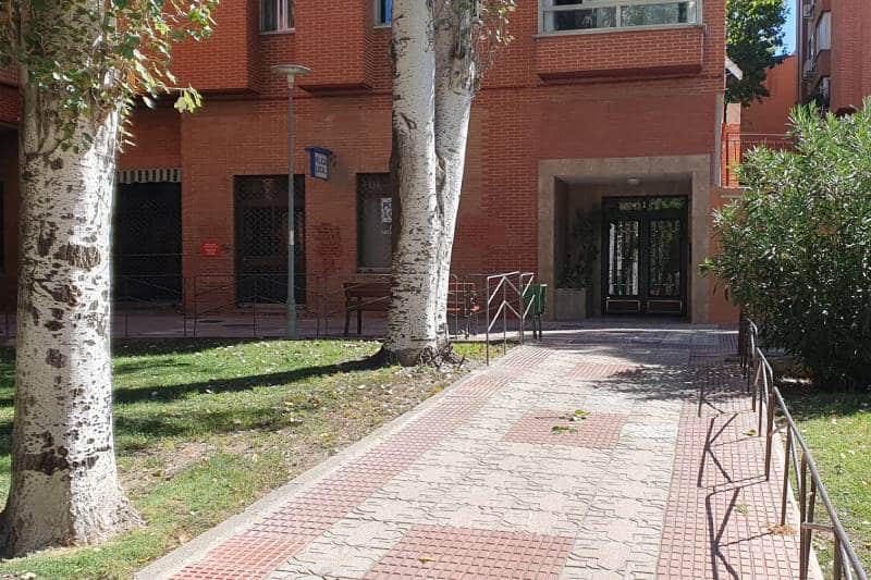 Plaza de la Cañada Real, en Covibar, donde estaba ubicado el local de la Policía Local de Rivas