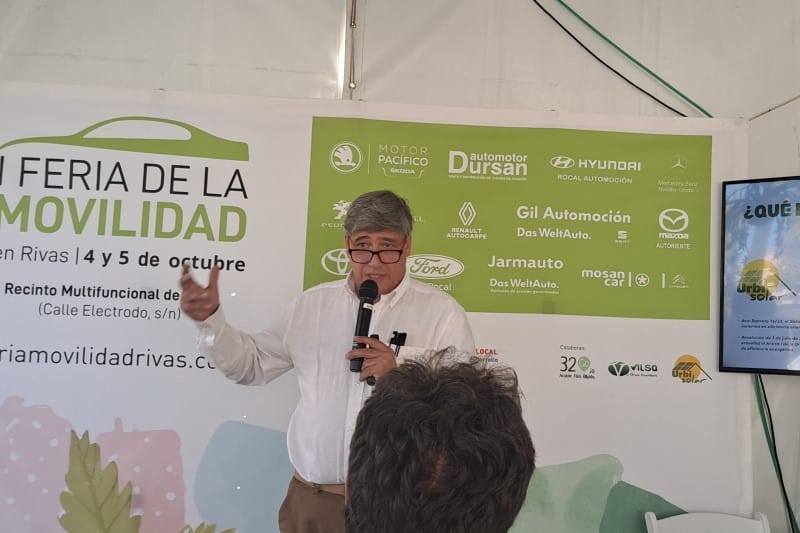 José Urbina, gerente de Urbi Solar, en la Feria de la Movilidad de Rivas Vaciamadrid