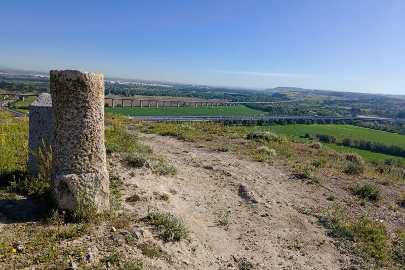 Vista del valle del Jarama desde el cerro de los Ladrones, con los mojones de Rivas y Vicálvaro (fuente: Diario de Rivas)
